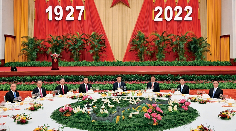 国防部举行盛大招待会热烈庆祝中国人民解放军建军95周年