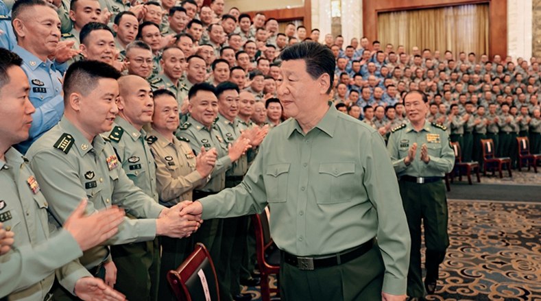 习近平在兰州亲切接见驻兰州部队官兵代表