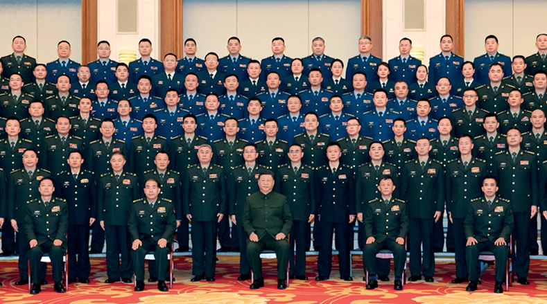 习近平在昆明亲切接见驻昆明部队官兵代表