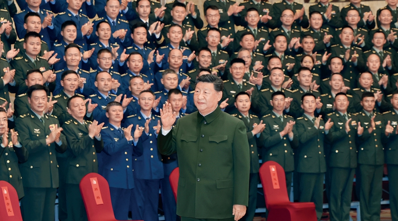 习近平在拉萨亲切接见驻西藏部队官兵代表
