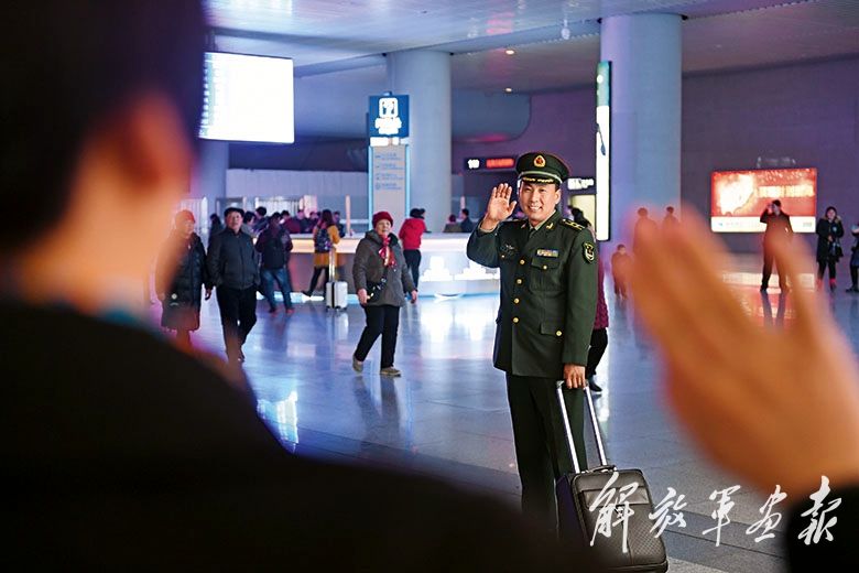 一百一十五名军嫂撑起另一座营盘 - 解放军画报