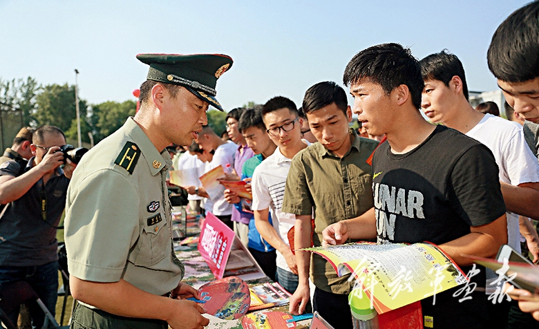 家国情怀映照青春梦想 - 解放军画报