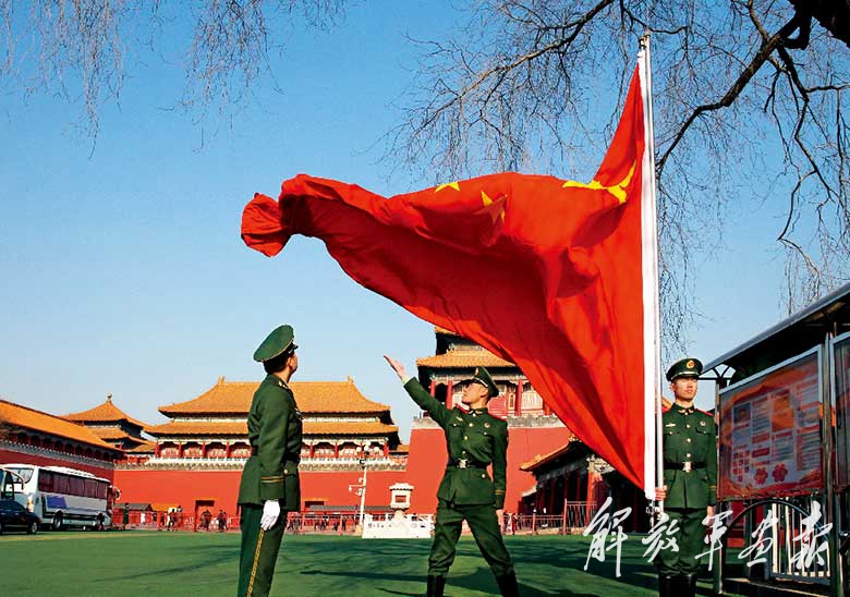 见证天安门升旗仪式的时代变迁 - 解放军画报