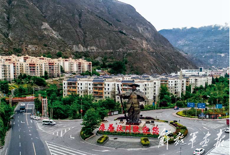 整洁的环境,平坦的道路,安详的生活……经过灾后重建,汶川县面貌焕然