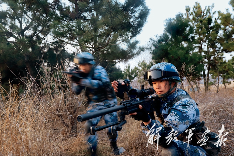 战旗不褪色 强军硬堡垒