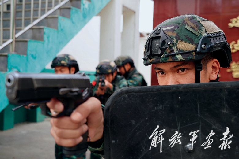 精兵出击,力擒"悍匪"